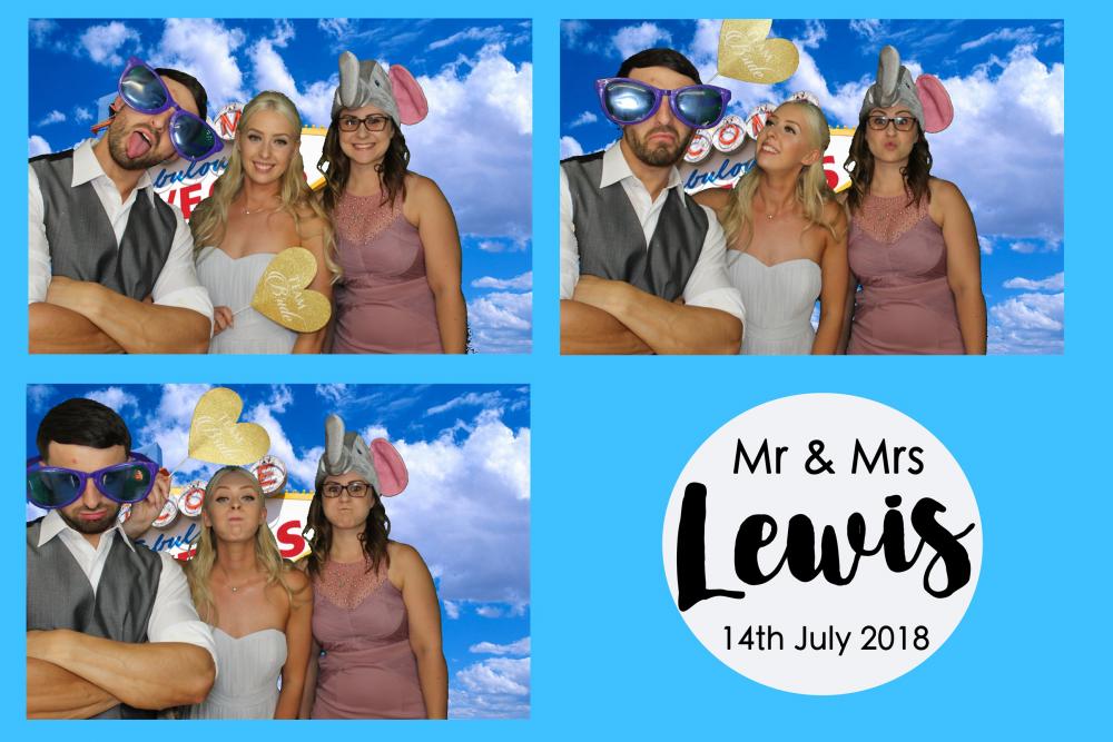 Mr & Mrs Lewis's Wedding | View more photos from the event at images.mobile-photo-booth.com/u/MobilePhotoBoothUK/Mr-Mrs-Lewiss-Wedding